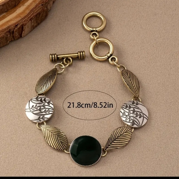 New Vintage Style Boho Leaf Bracelet – Lightweight & Chic - Picture 5 of 10